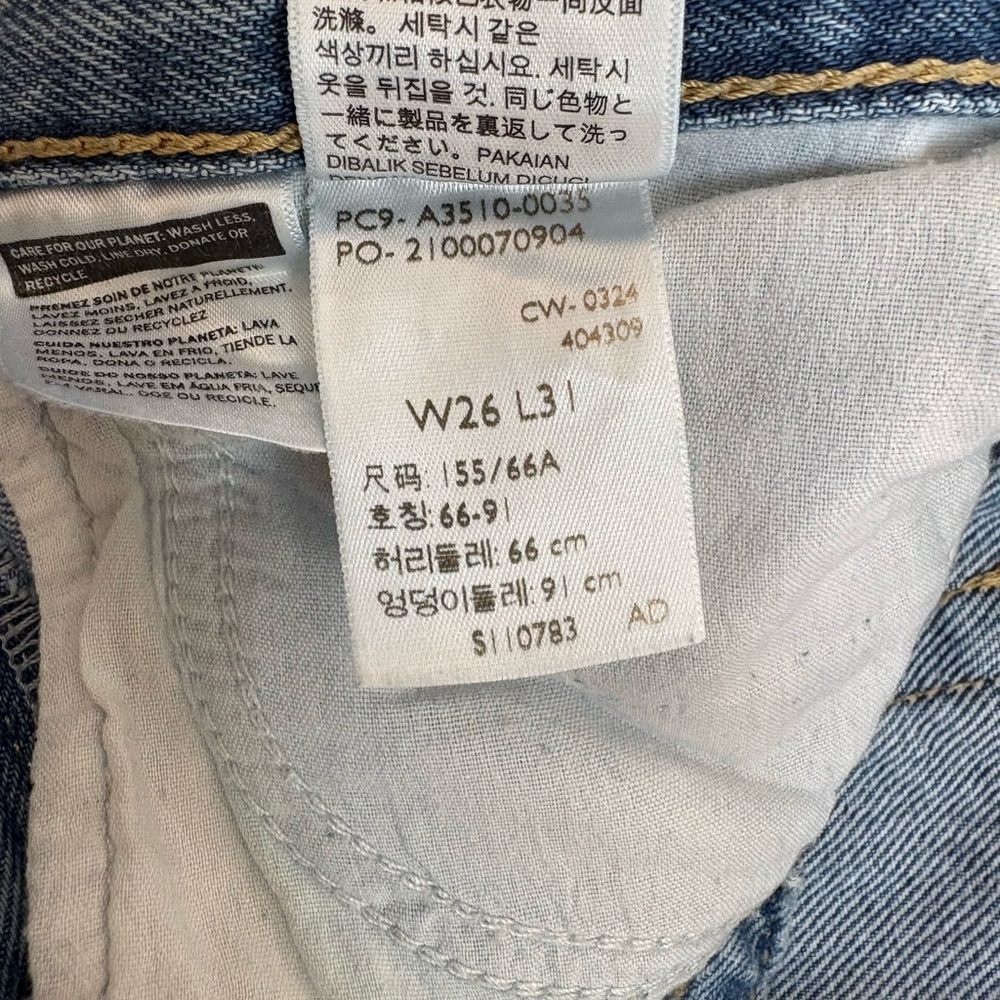 Women’s Levi’s Jeans - Picture 9 of 12